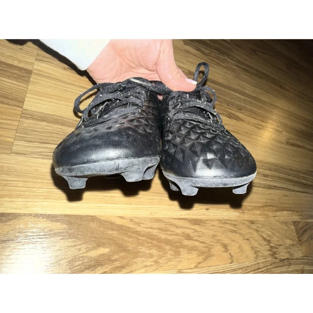 Nike Tiempo 2Y Youth Kids Legend 8 Black Firm Ground Soccer Cleats‎ Low Top